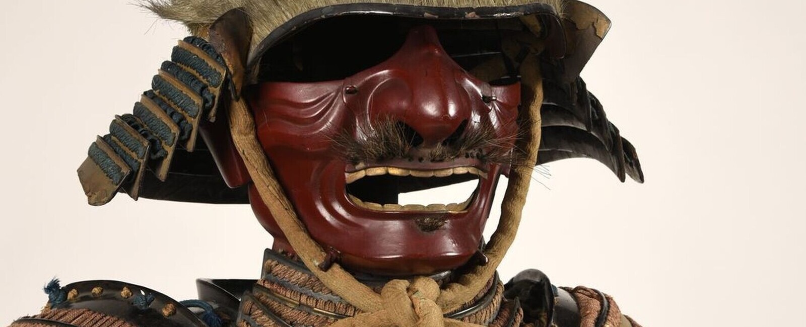 Le masque {{Mempô}}