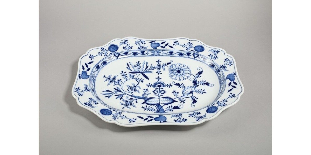 Meissen - Plat ou plateau long à motif floral - Porcelaine