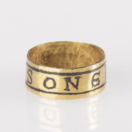 Fig.1 - La bague découverte dans l'église Saint-Remi de Reims - musée des Beaux-Arts, inv. 845.24.1 