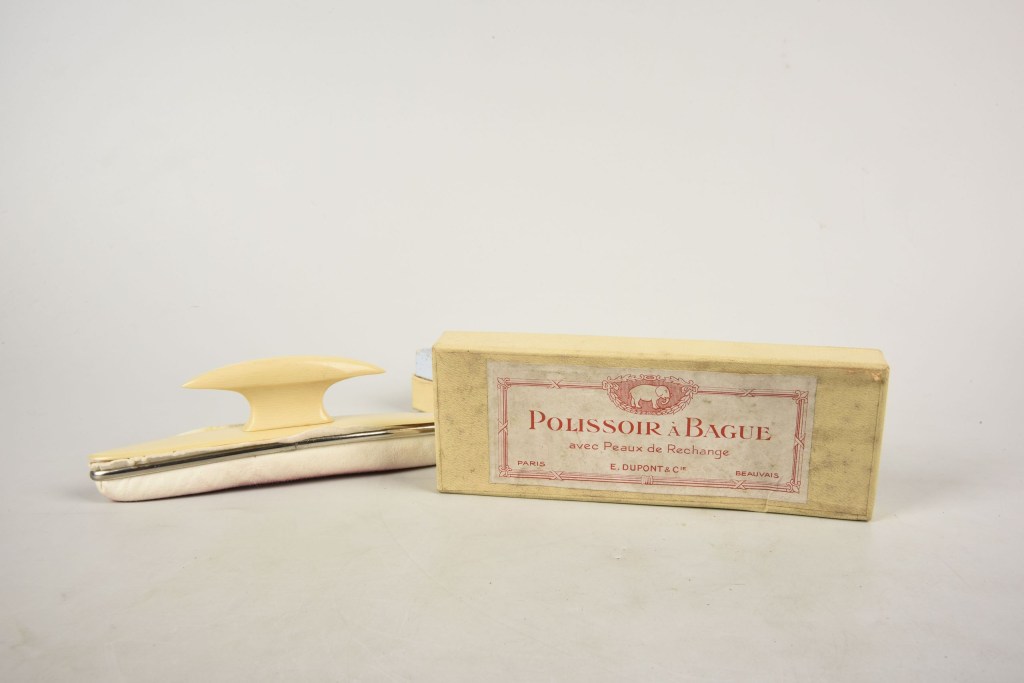  par E.DUPONT & CIE