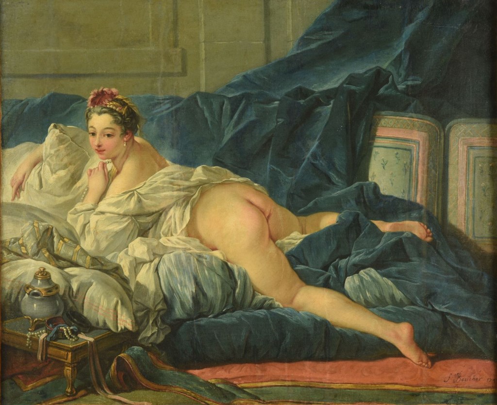 Femme à moitié nue, allongée en position lascive. 